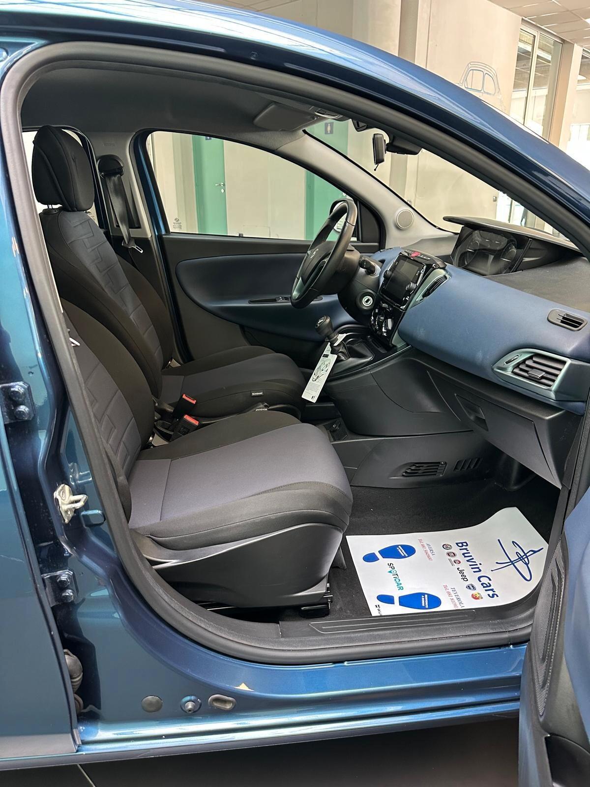 Lancia Ypsilon 1.0 FireFly 5 porte S&S Hybrid Platino