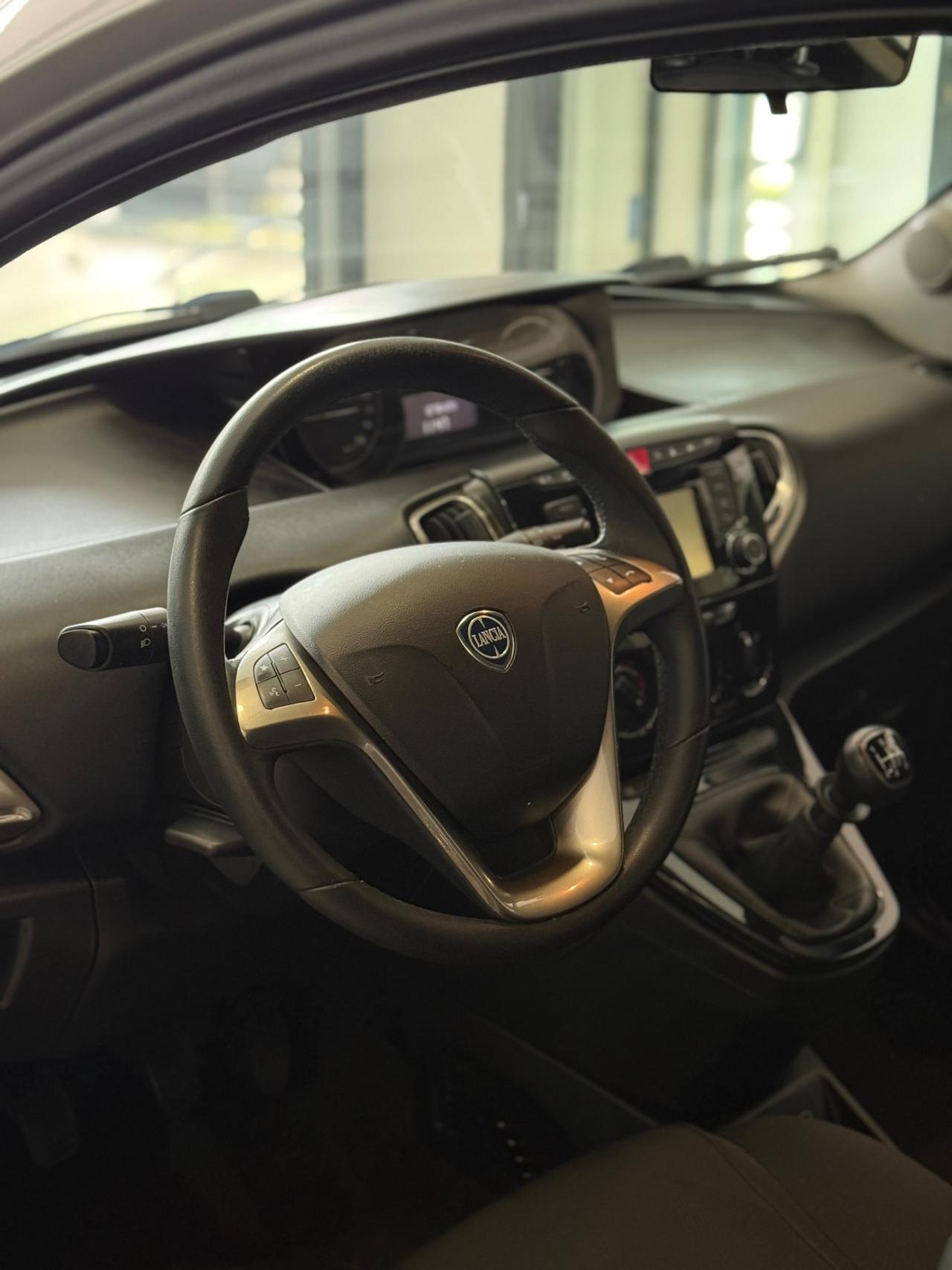 Lancia Ypsilon 1.2 69 CV 5 porte GPL Ecochic Platinum