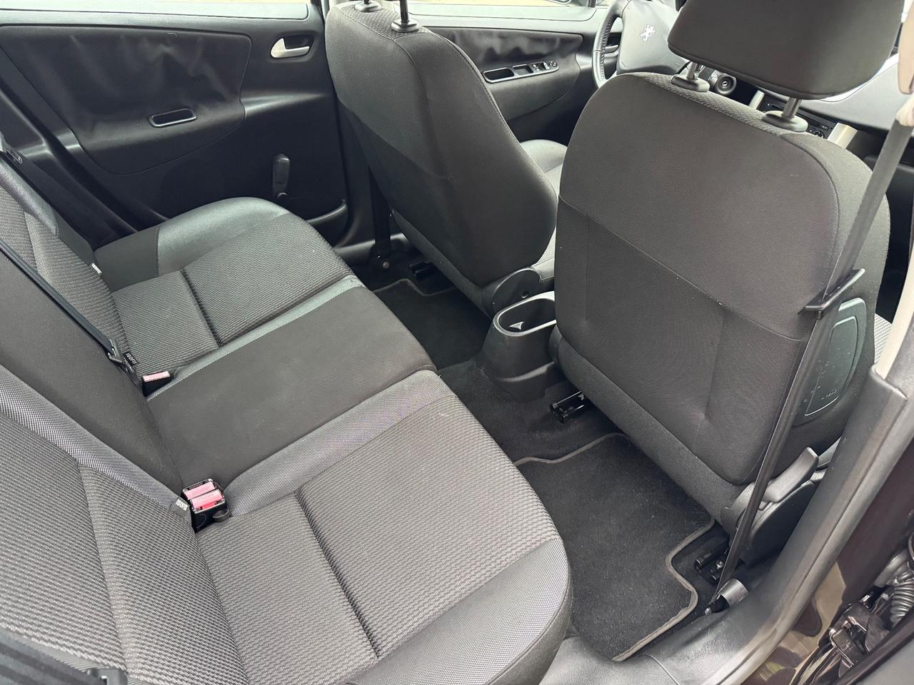 Peugeot 207 1.4 HDi -SOLO 122.000 KM-