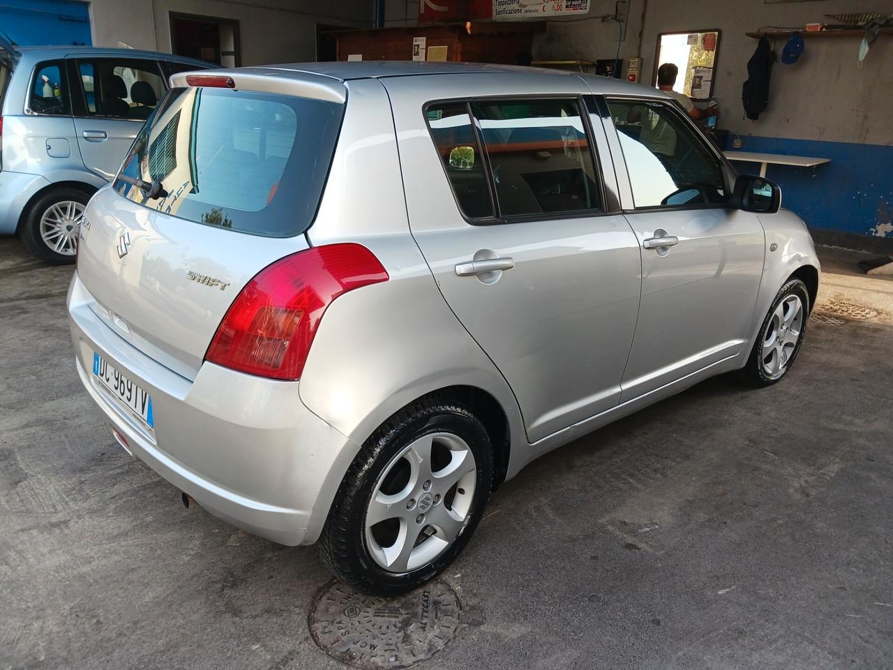 Suzuki Swift benzina-gpl