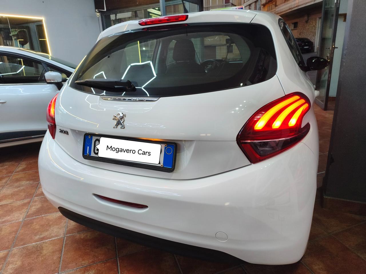 Peugeot 208 1.5 diesel pari al nuovo