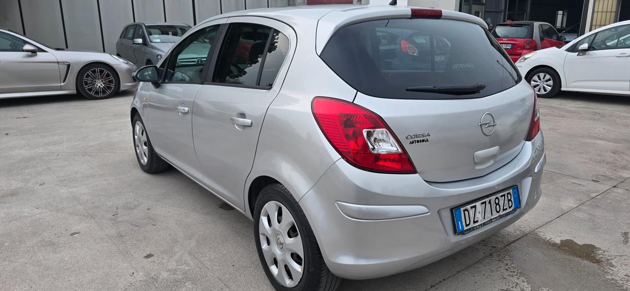 Opel Corsa 1.2. 12V 5 porte benzina