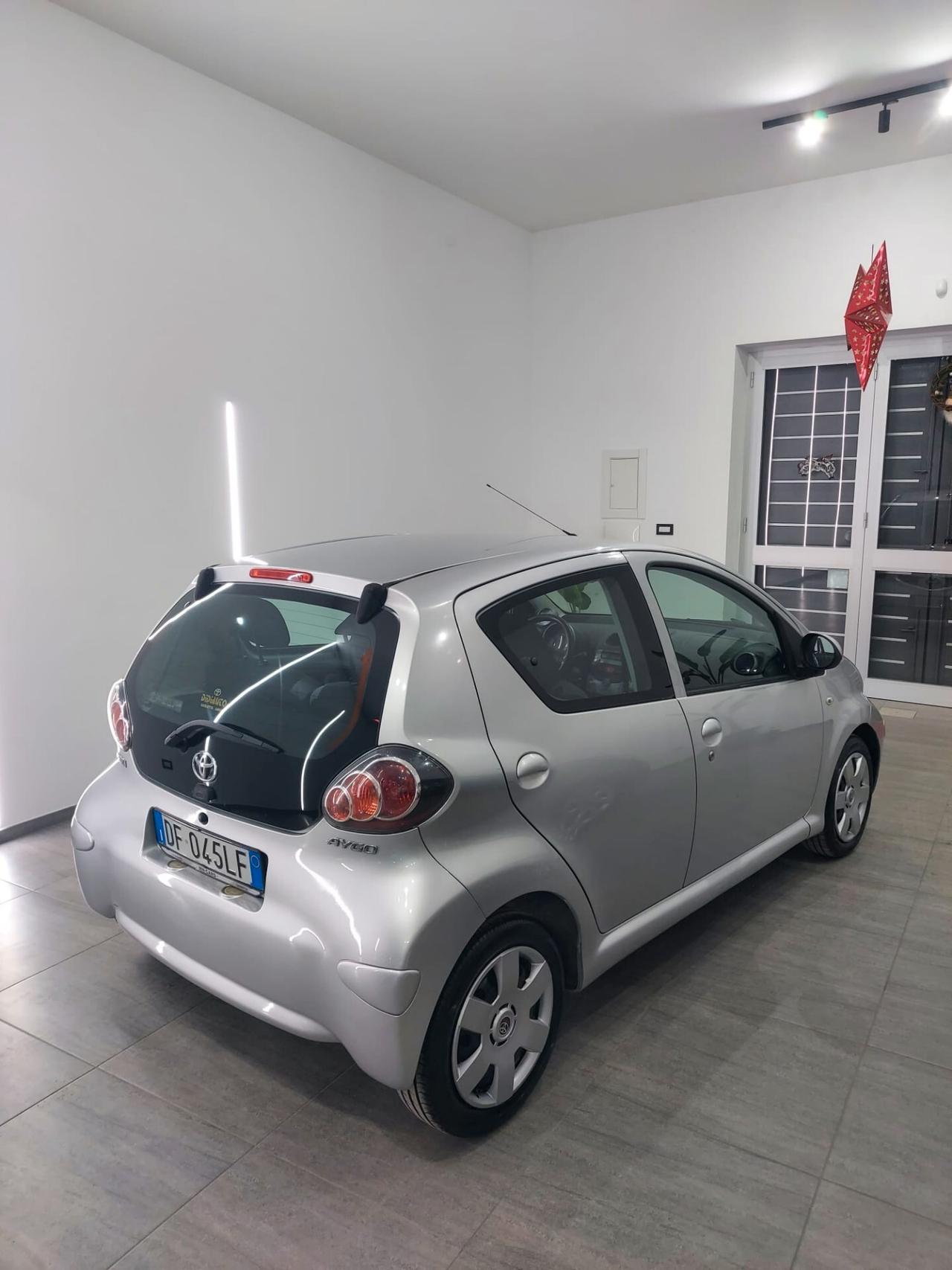 Toyota Aygo 1.0 12V VVT-i 5 porte Sol automatico