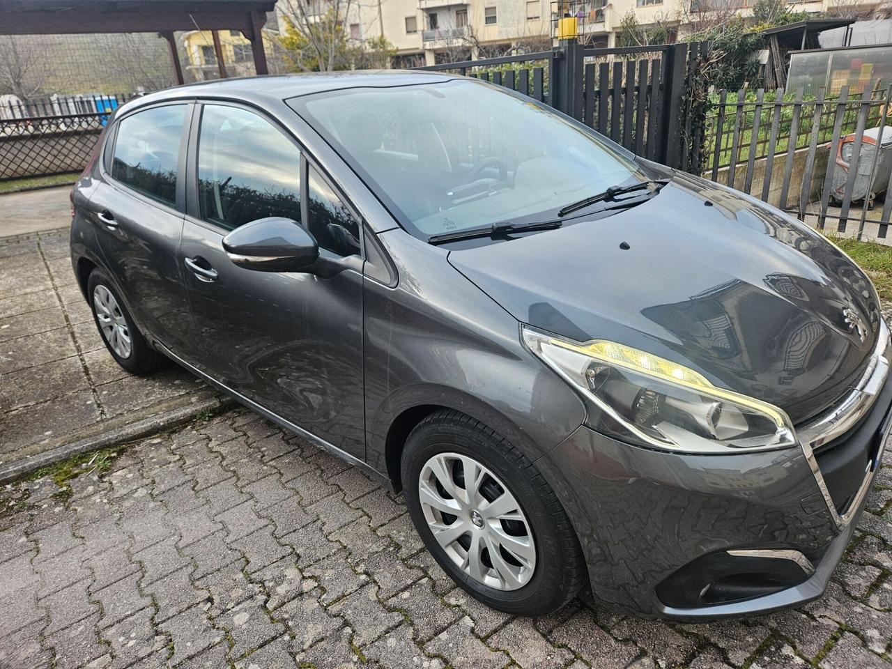 Peugeot 208 1.4 HDi 68 CV 5 porte OK NEOPATENTATI