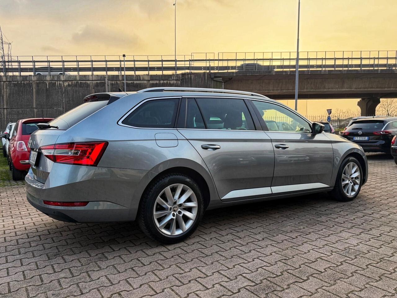 Skoda Superb 2.0 TDI EVO 150 CV DSG Wagon SportLine