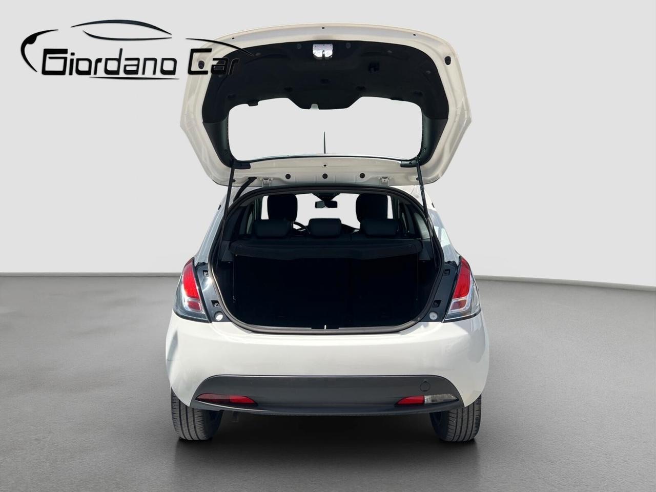 Lancia Ypsilon 1.0 FireFly 5 porte S&S Hybrid Ecochic A. Ferretti