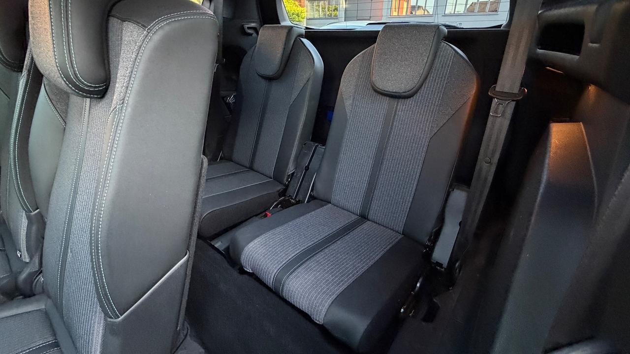 PEUGEOT 5008 1.5 ALLURE 131CV - SETTE POSTI, FULL LED, NEOPATENTATI