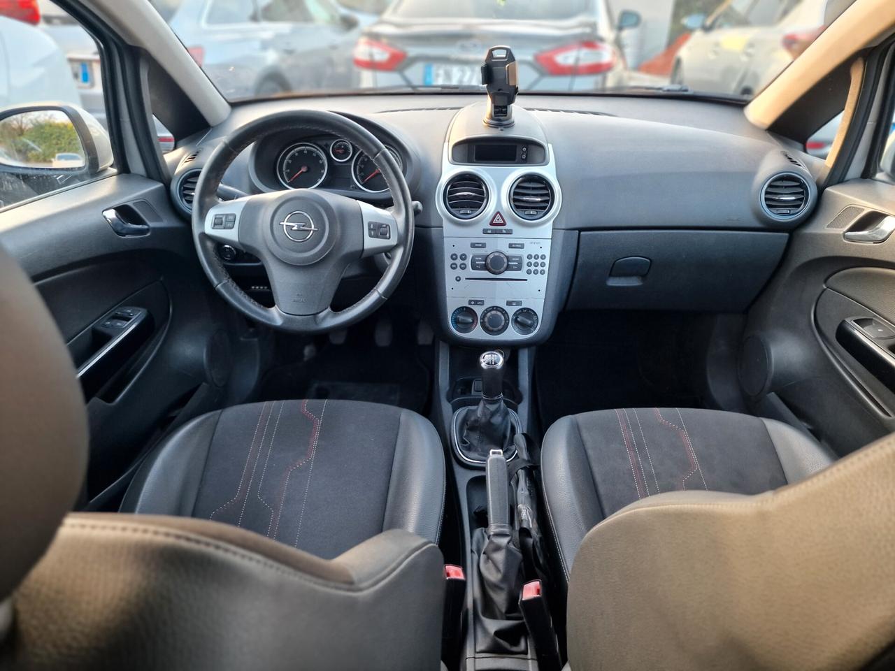 Opel Corsa 1.2 3 porte b-color