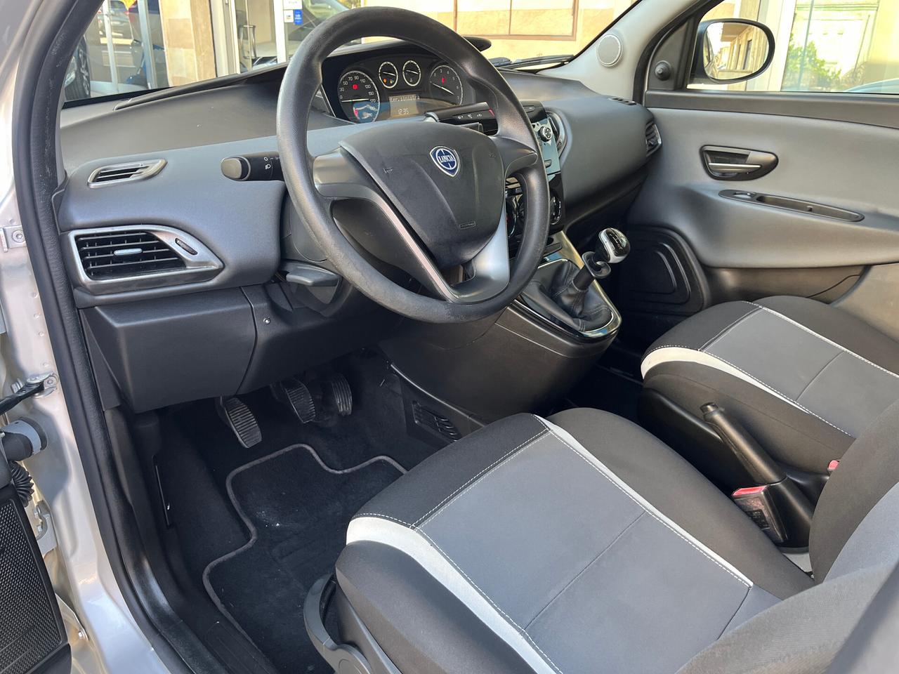 Lancia Ypsilon 1.2 69 CV 5 porte S&S Gold