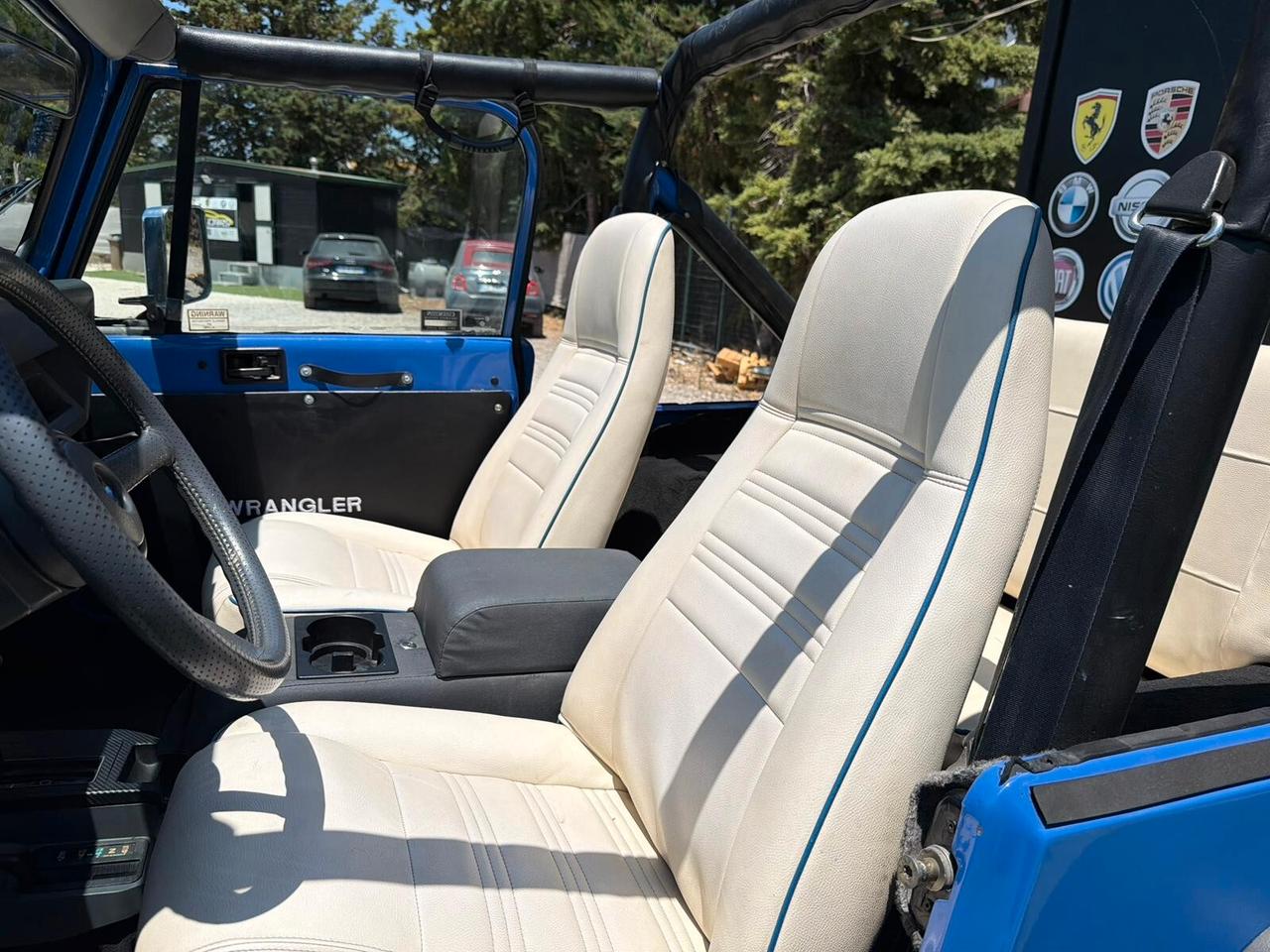 Jeep Wrangler yj 2.5 con motore 4.0