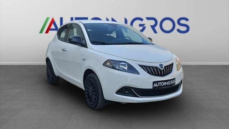 Lancia Ypsilon 1.0 FireFly Hybrid Silver
