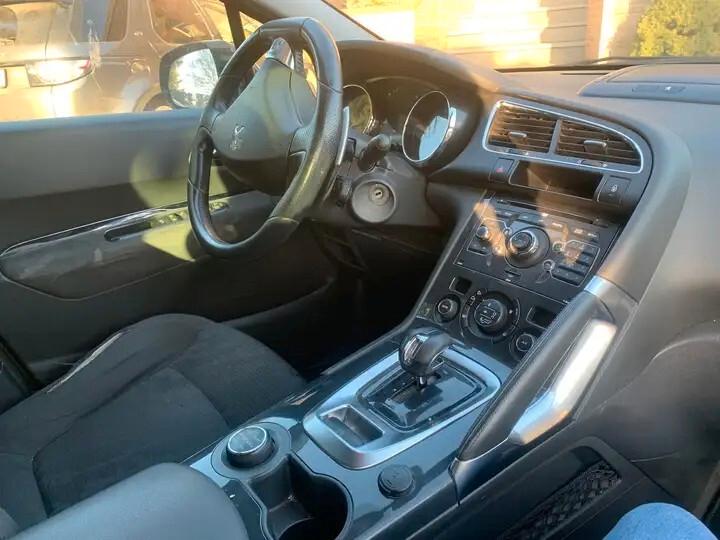 Peugeot 3008 HYbrid4 g