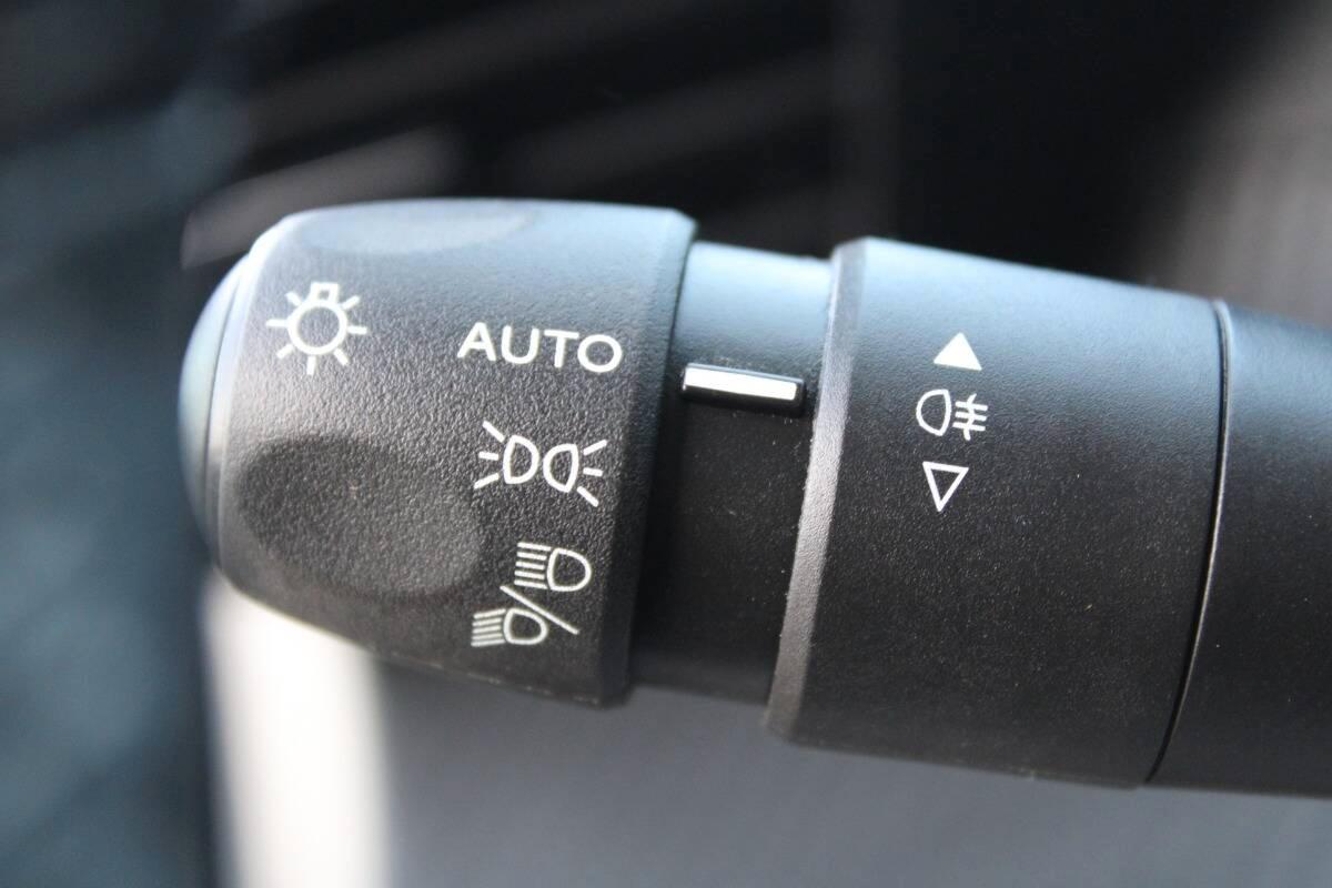 Peugeot 208 1.2 puretech Active Pack s&s 75cv Con NAVIGATORE