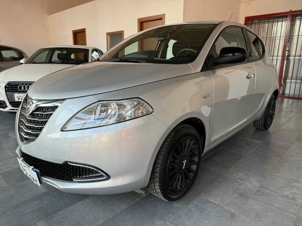 Lancia Ypsilon 1.2 69CV 5 porte Platinum NEOPATENTATI
