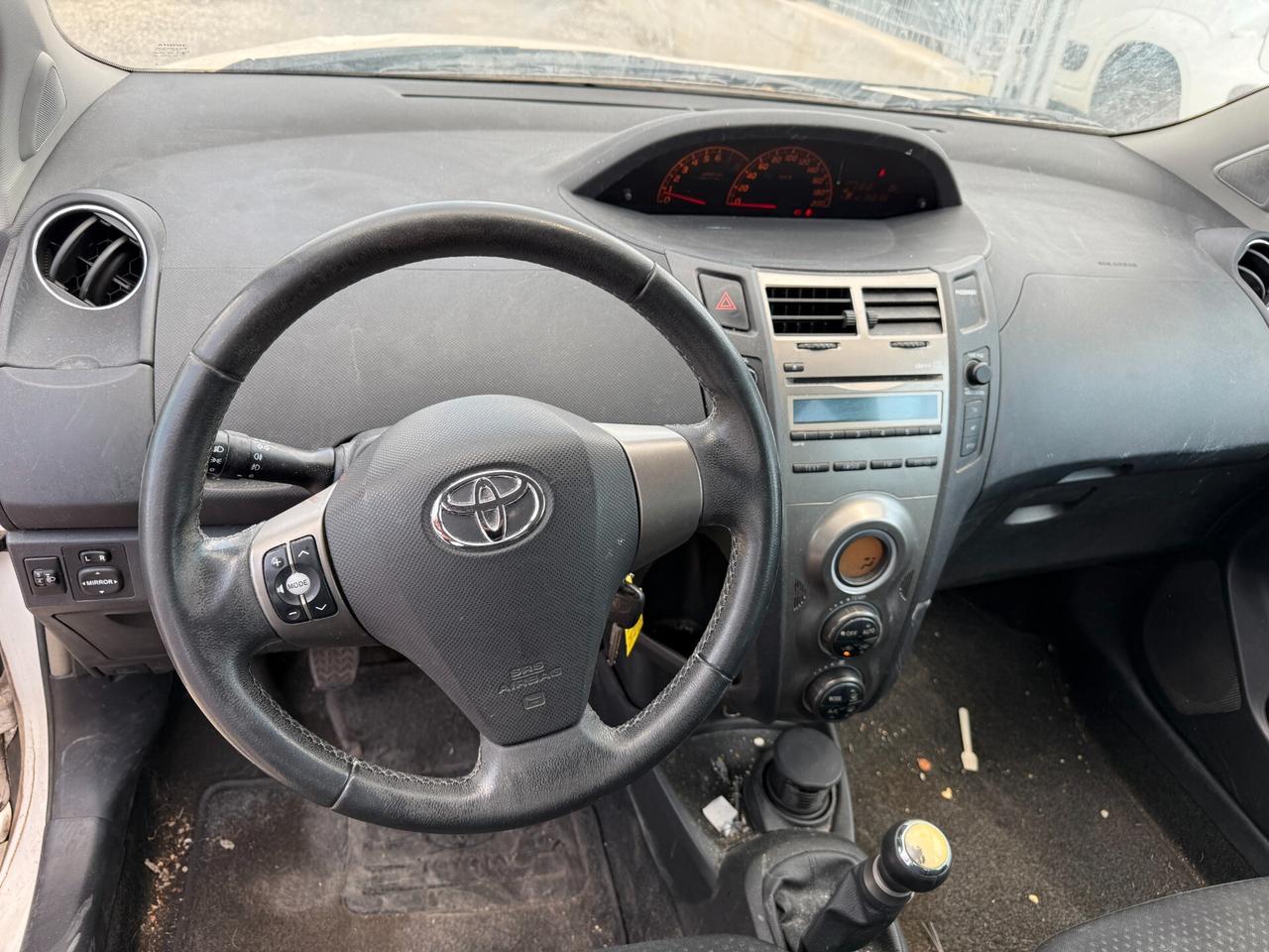 TOYOTA YARIS ANNO 2011 1.0 BENZINA *MARCIANTE