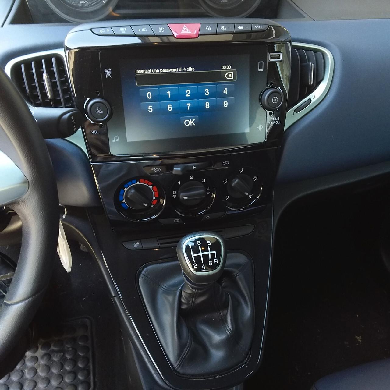 Lancia Ypsilon 1.0 FireFly 5 porte S&S Hybrid Platino