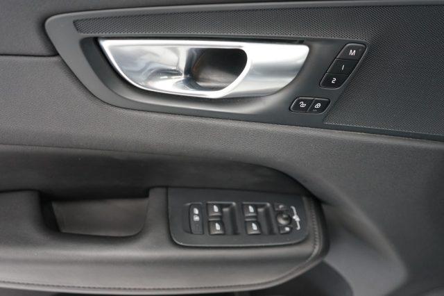 VOLVO XC60 T6 Recharge Plug-in Hybrid AWD automatico Plus Dar