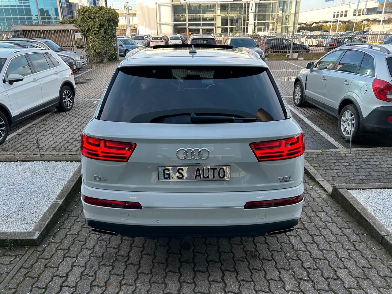 Audi Q7 3.0 tfsi Business Plus quattro 7pti