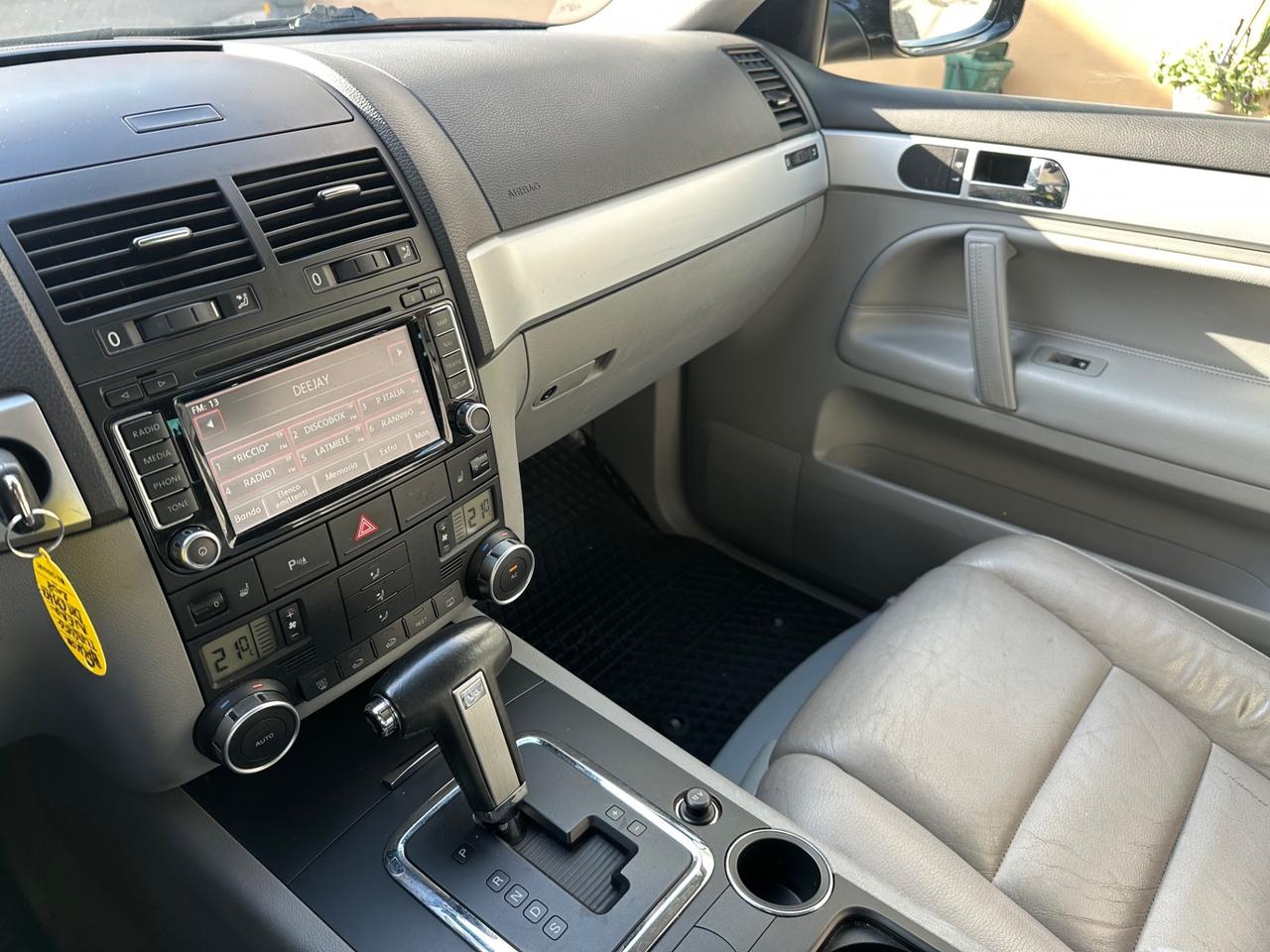 Volkswagen Touareg 3.0/240CV V6 TDI DPF tip. Exclusive