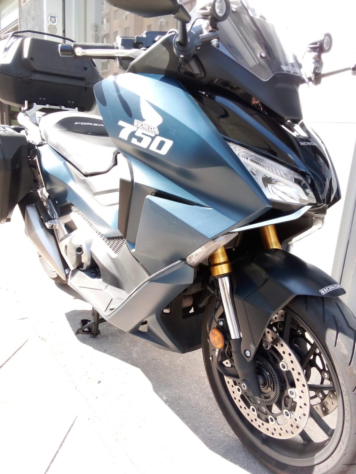 Honda Forza 750