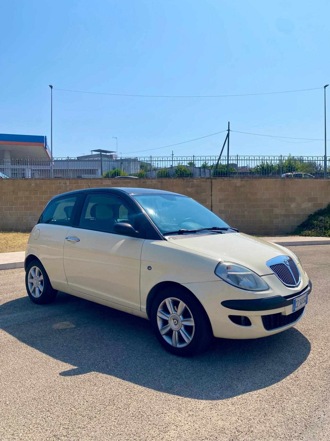 Lancia Ypsilon 1.3 MJT 70cv Automatico