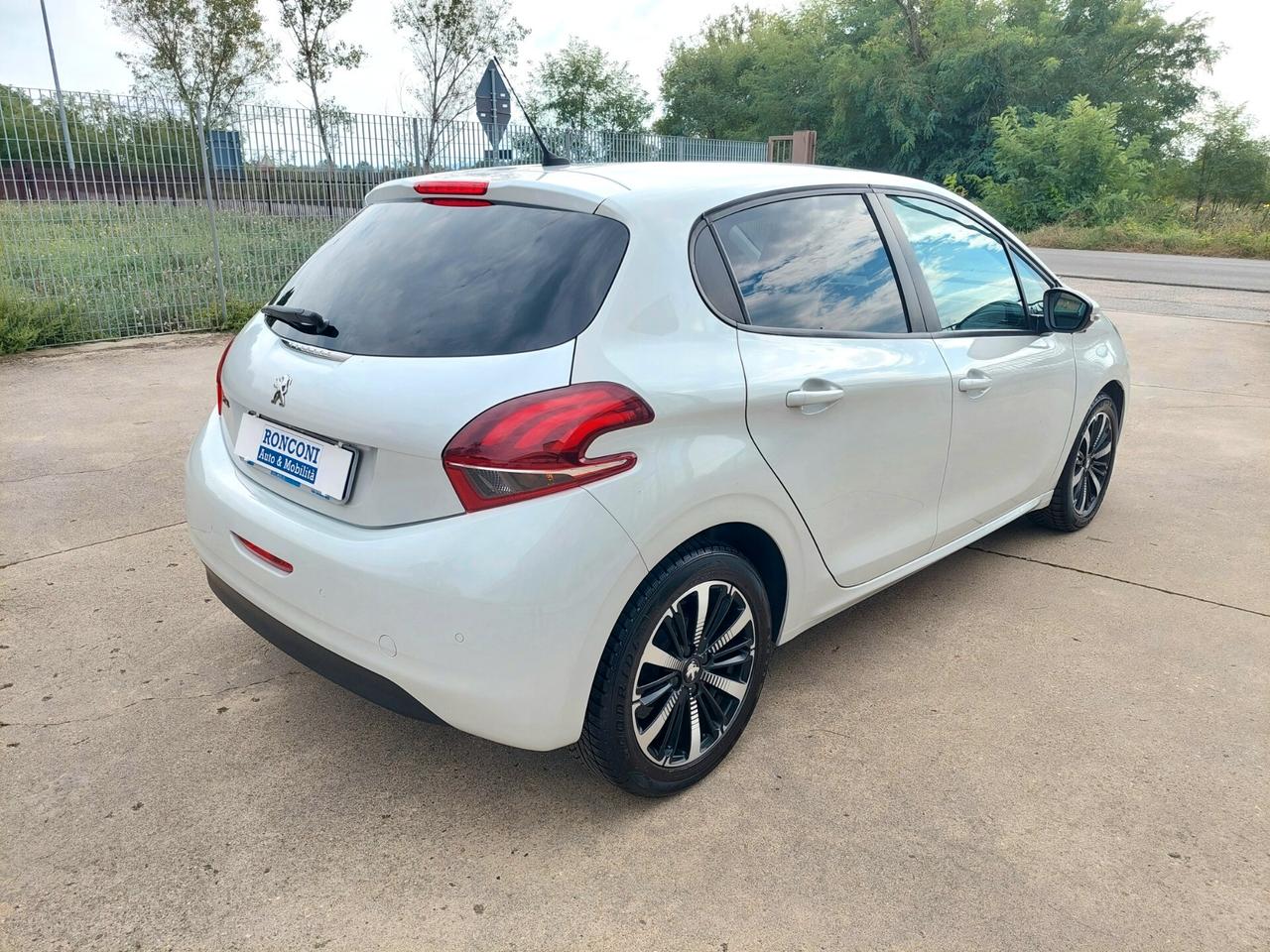 PEUGEOT 208 1.2 Pure Tech Signature 5p - 2019