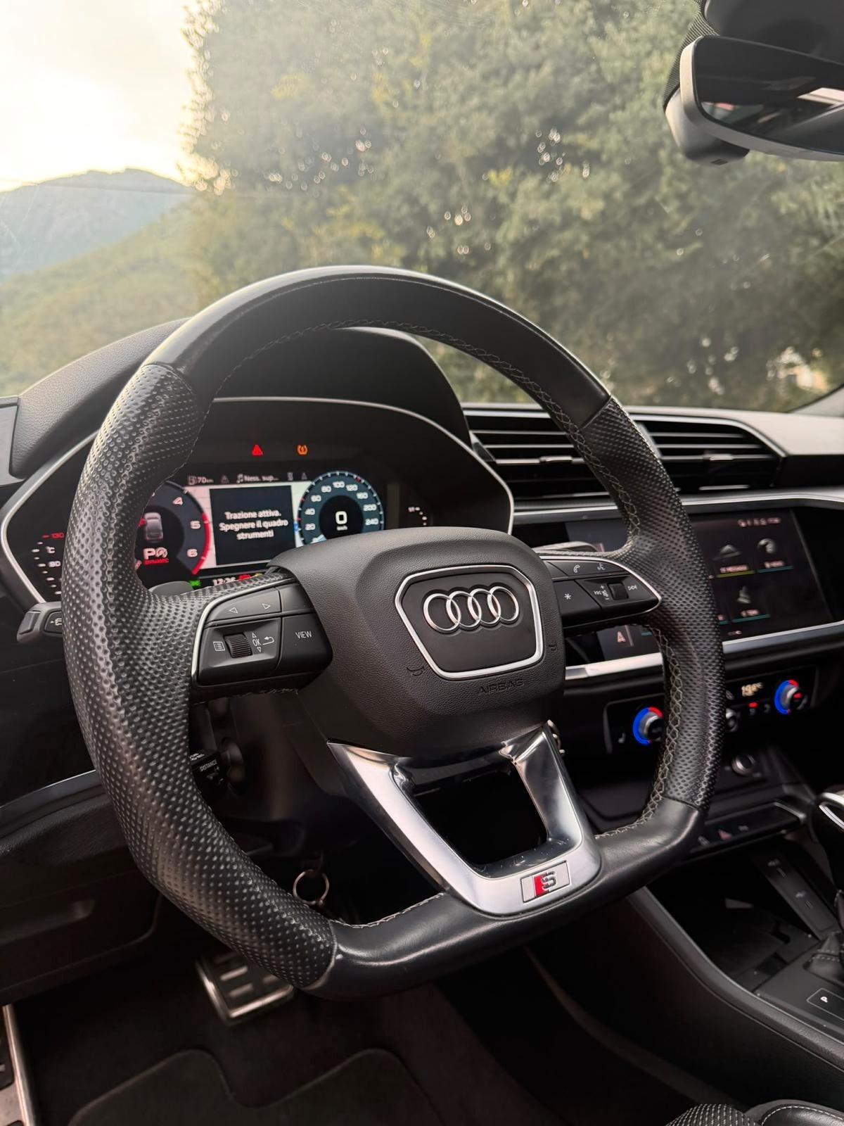 Audi Q3 35 TDI S tronic Identity Black