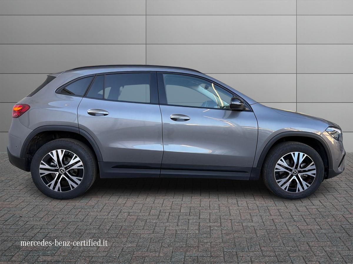 Mercedes-Benz GLA 180 Progressive Advanced Plus auto