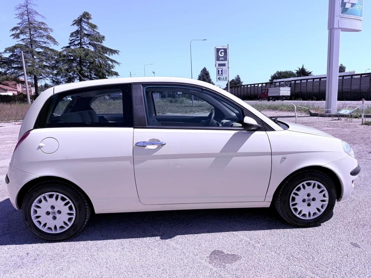Lancia Ypsilon 1.2 benzina Ok neopatentati