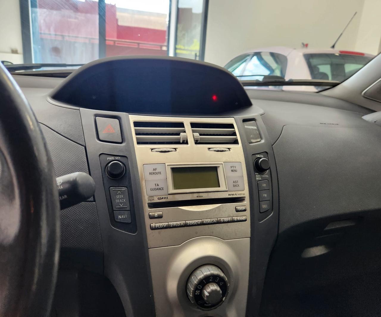 Toyota Yaris 1.0 5 porte Sol