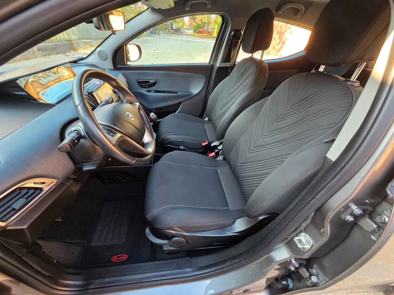 Lancia Ypsilon 1.0 FireFly Hybrid 70cv 5 porte S&S Gold