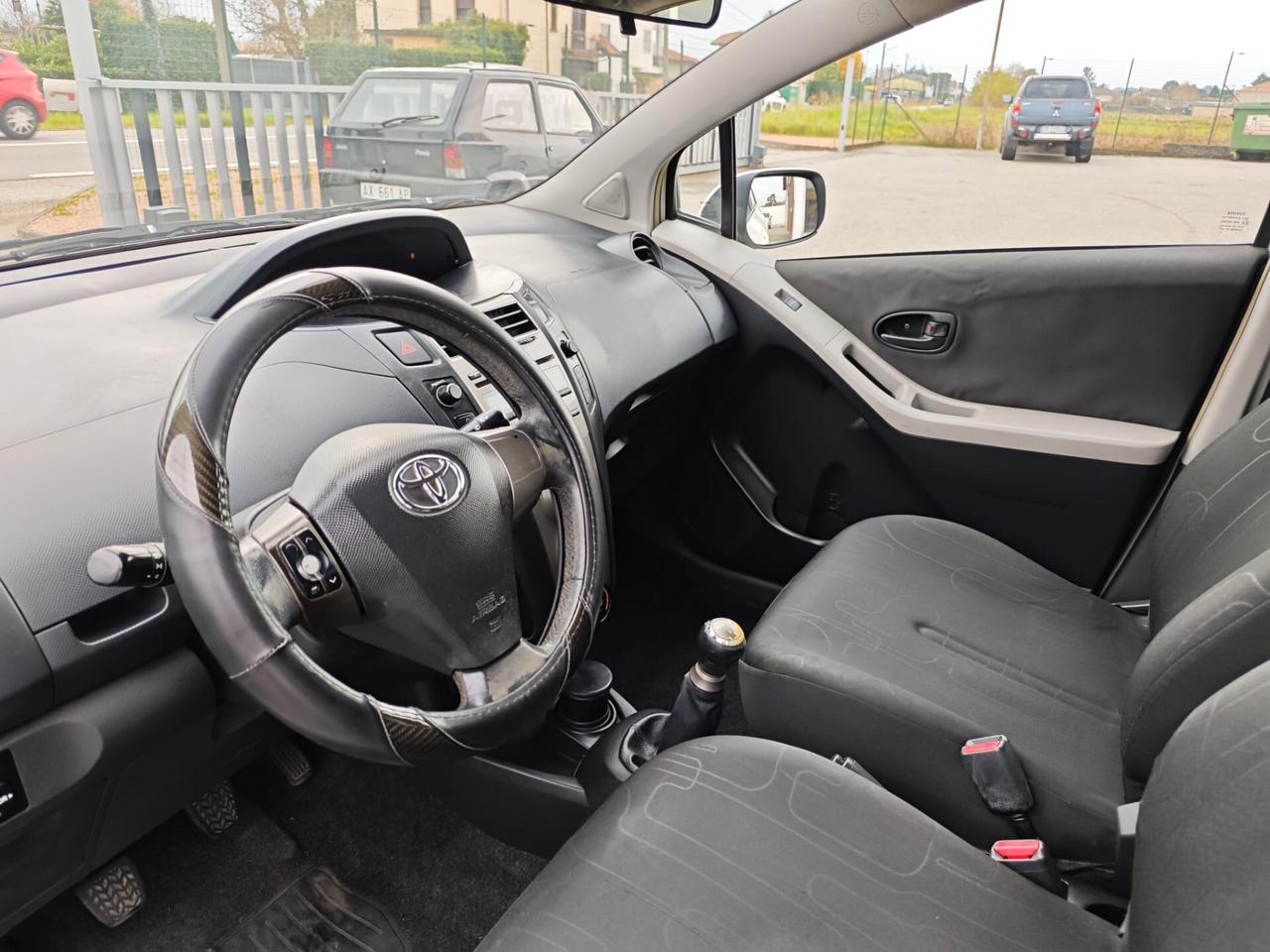 Toyota Yaris 1.0 5 porte