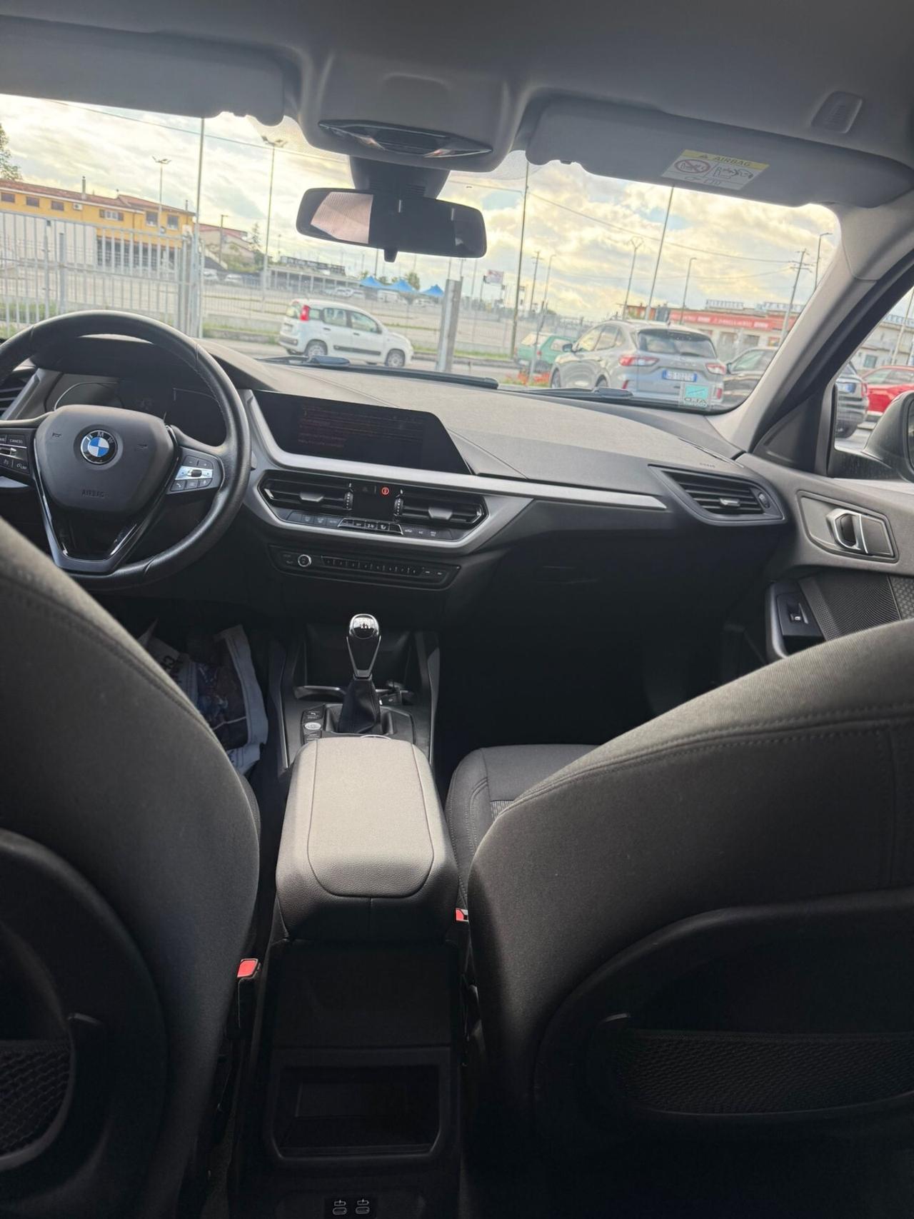 Bmw 116 116d 5p. Business Advantage