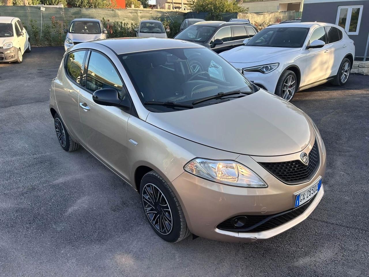 Lancia Ypsilon 1.2 69 CV 5 porte S&S Gold