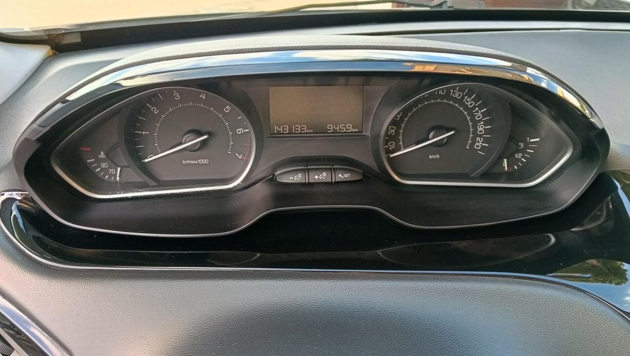 PEUGEOT 208 1.2 BENZ -PREZZO PROMO!