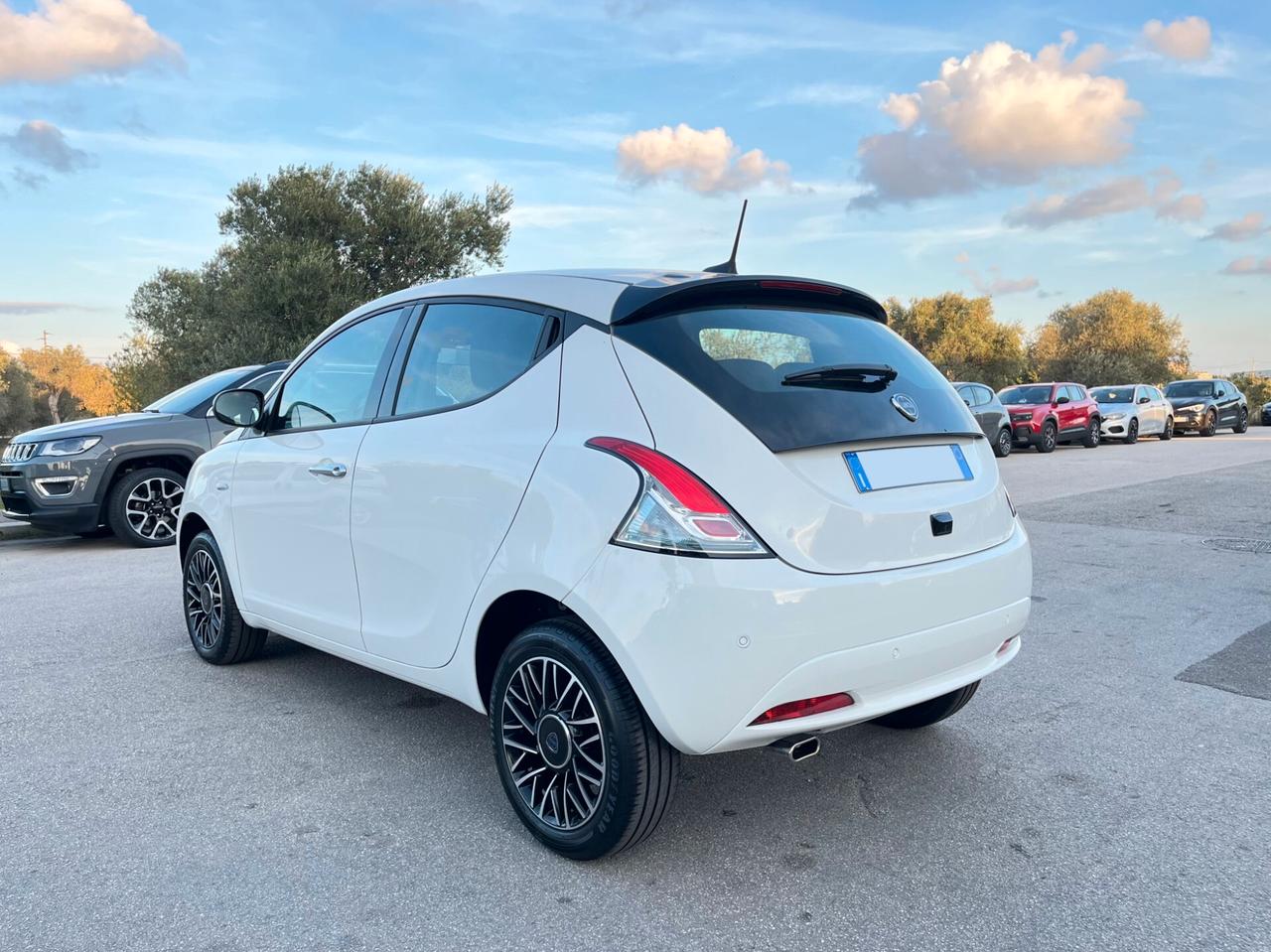 Lancia Ypsilon 1.0 FireFly 5 porte S&S Hybrid Platino Km0