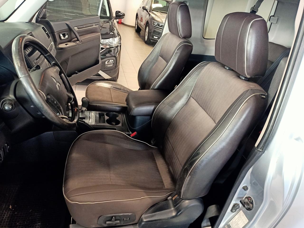 Mitsubishi Pajero Pajero 3.2 cr Instyle 200cv 3p auto*