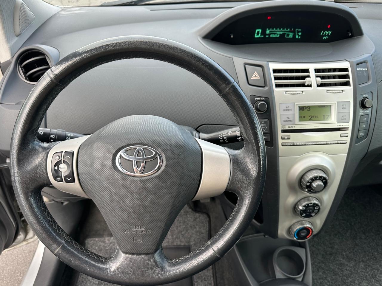 Toyota Yaris 1.3 5 porte Luna