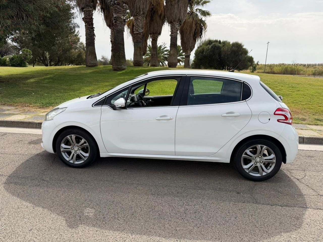 Peugeot 208 1.6 HDI Diesel -Neopatentati-Unico Proprietario