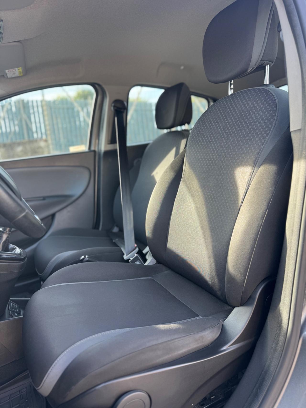 Lancia Ypsilon 1.2 69 CV 5 porte Gold