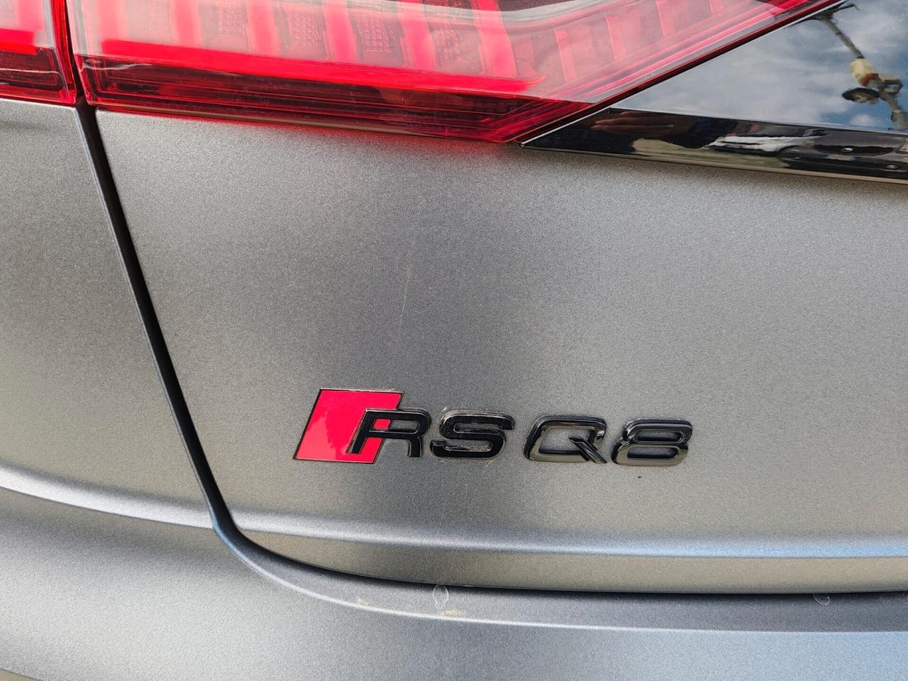 Audi Q8 RS TFSI V8 quattro tiptronic