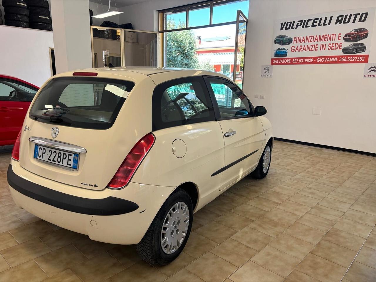 LANCIA YPSILON ANNO 2004 BZ 1.4 AUTOMATICA ADATTA NEOPATENTATI KM 100 MILA