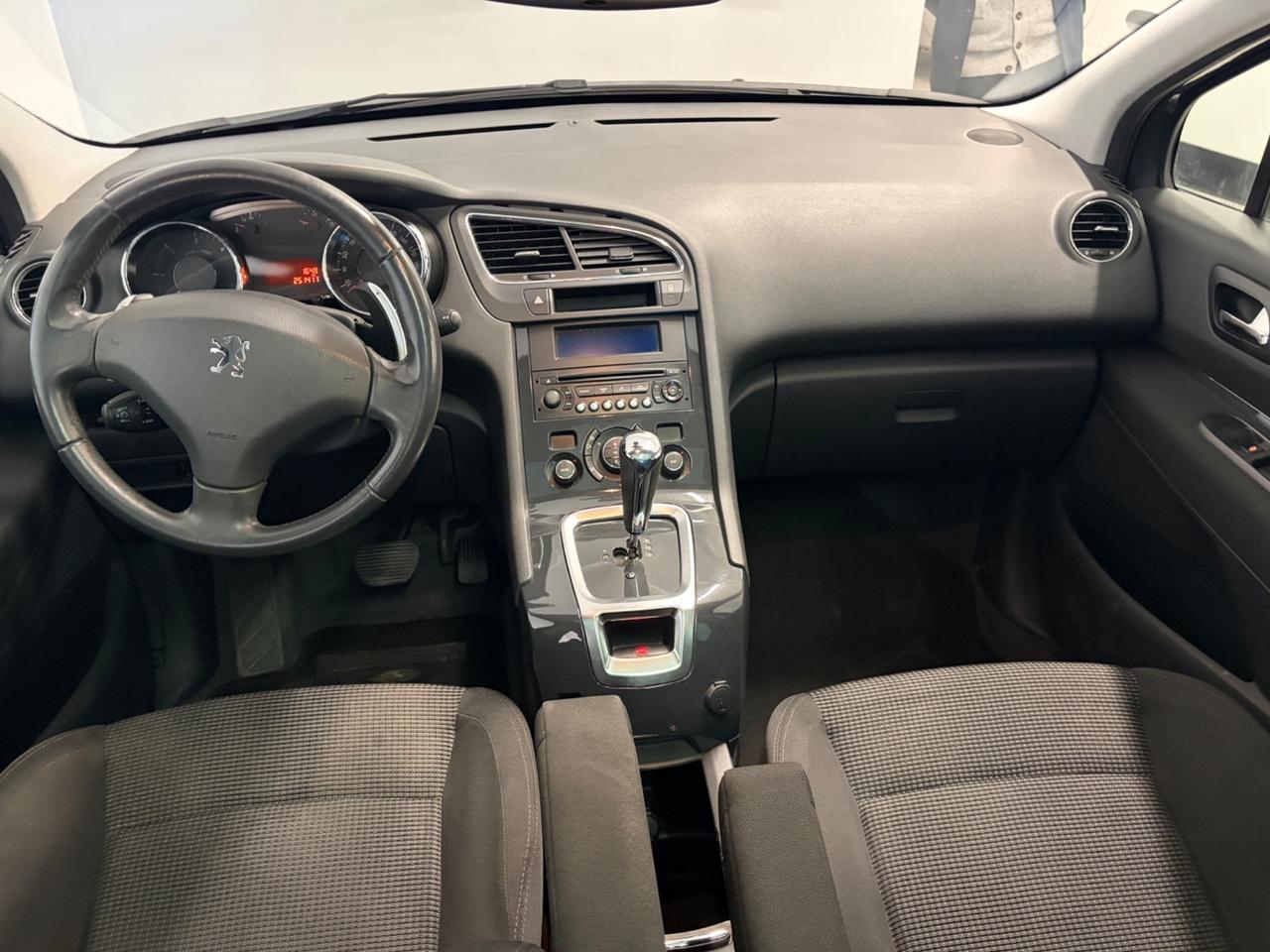 Peugeot 5008 1.6 HDi 112CV cambio robotizzato Tetto panoramico
