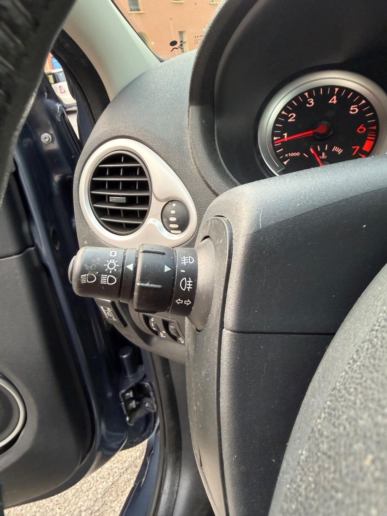 Renault Clio 1.2 16V 5 porte GPL Dynamique