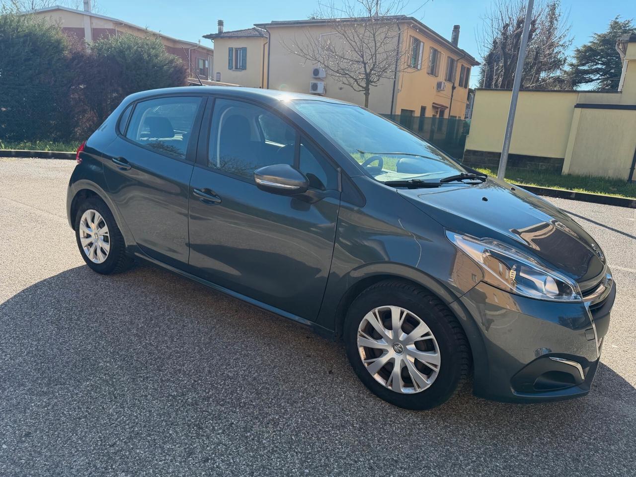 Peugeot 208 1.6 - NEOPATENTATI - 12 MESI DI GARANZIA -