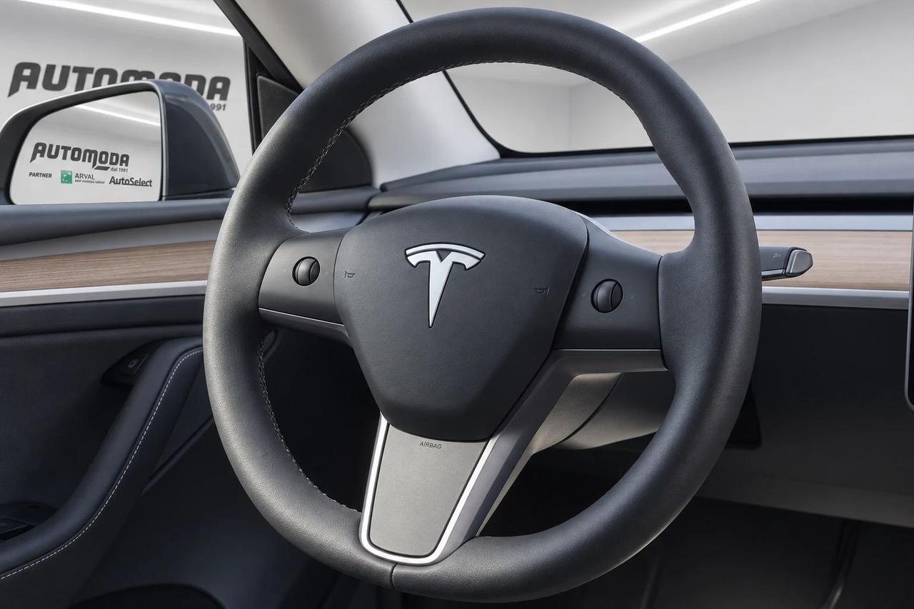 Tesla Model Y Performance Dual Motor 4WD