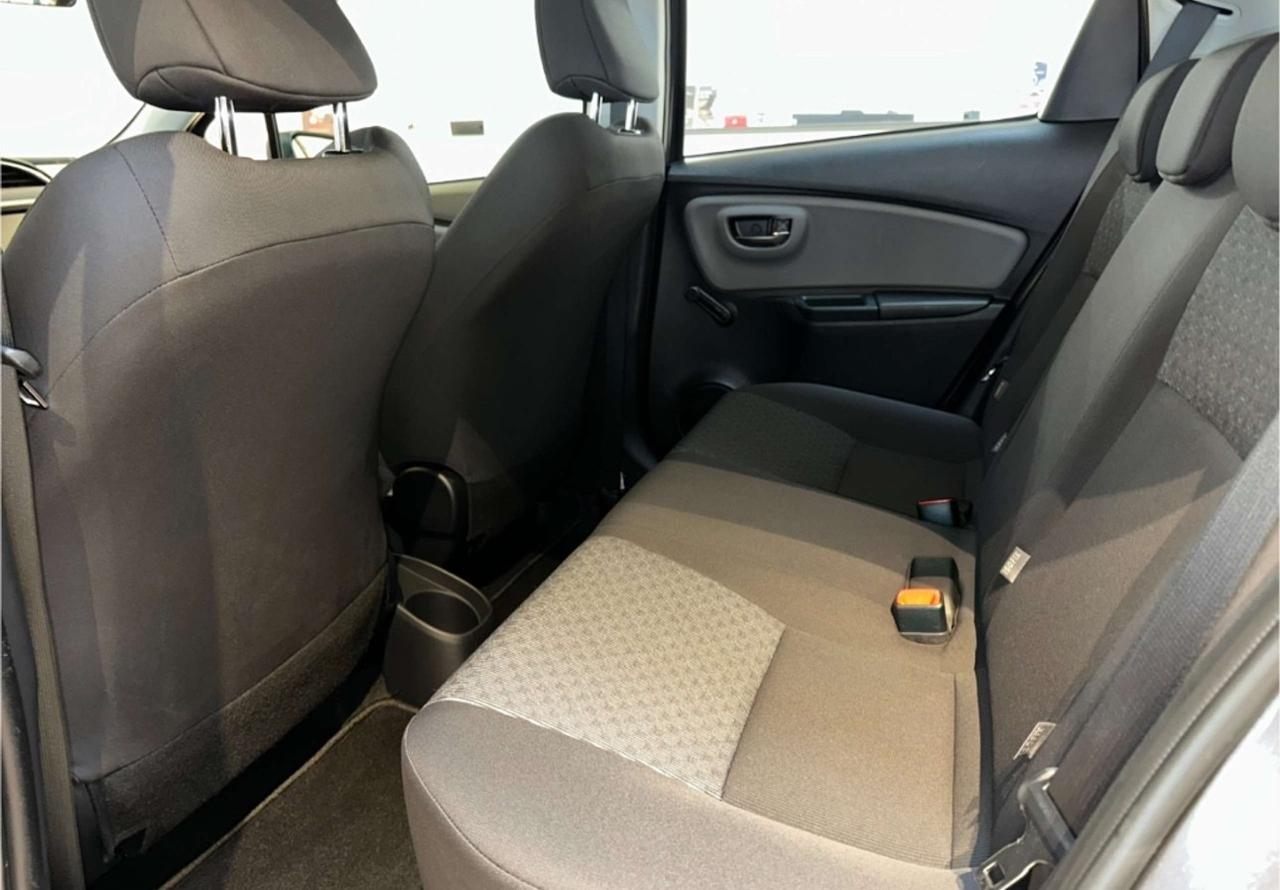 Toyota Yaris 1.3 5 porte Lounge navi telecamera full
