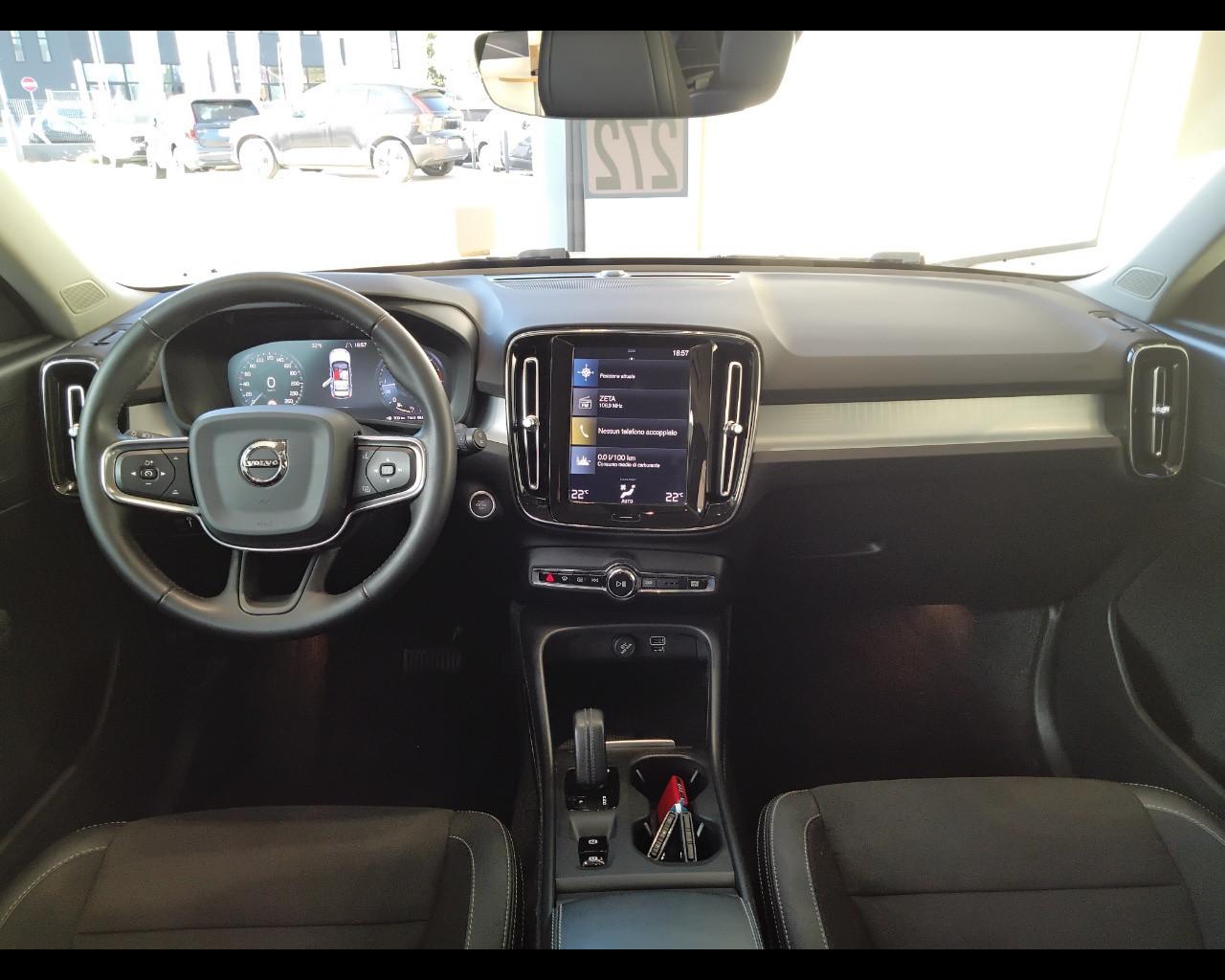 VOLVO XC40 - XC40 2.0 d3 Momentum Pro auto my21