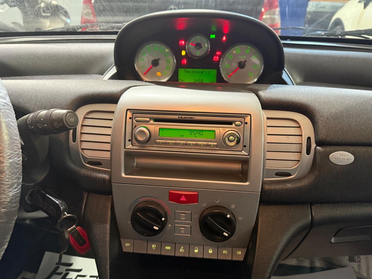 Lancia Ypsilon 1.3 MJT 75 CV Unyca