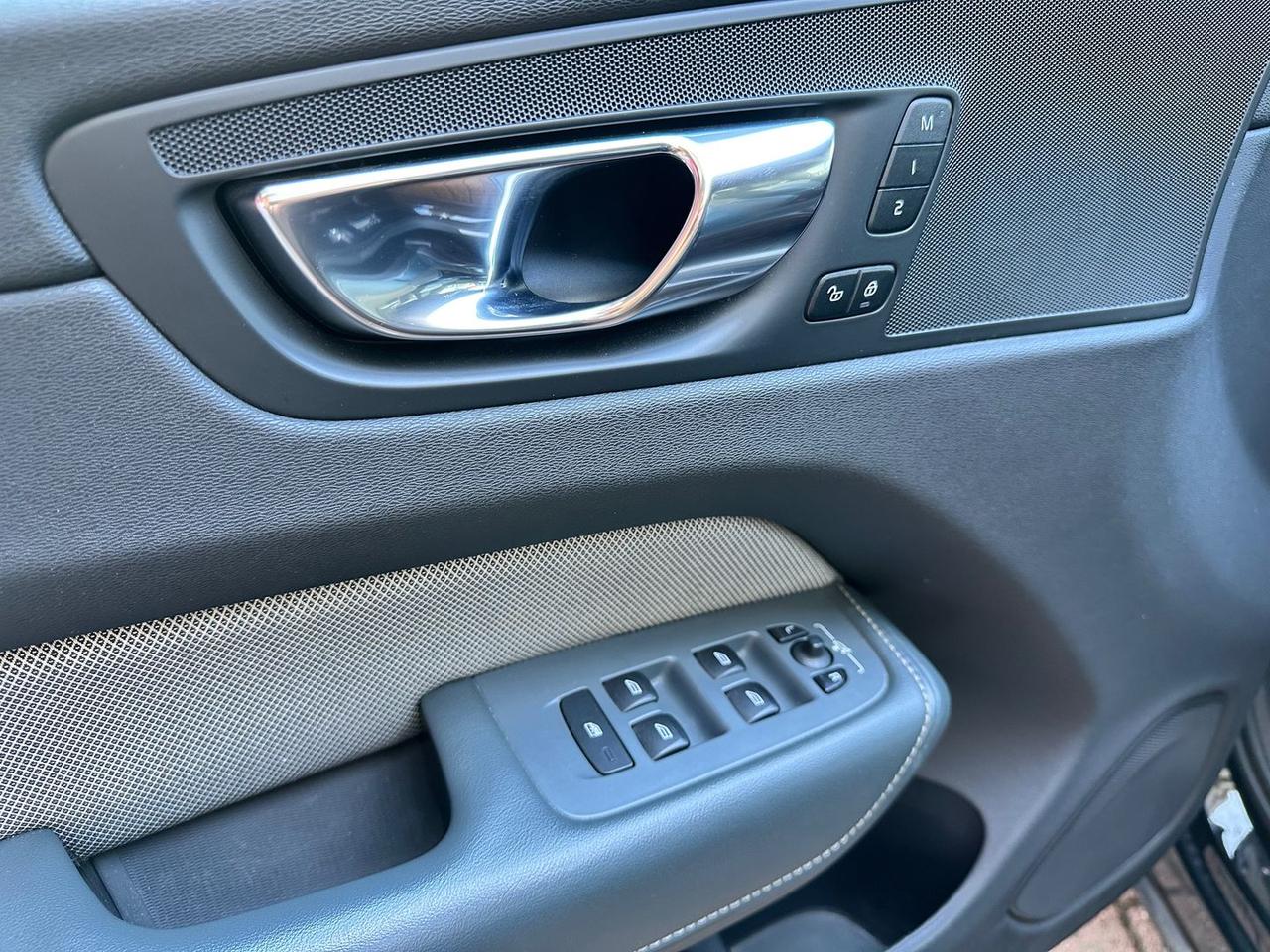 Volvo XC 60 R Design 2.0 B4 MHEV #6137